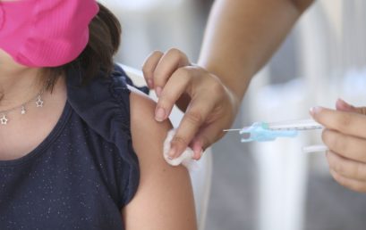 Acadêmicos da faculdade de medicina FACERES orientam sobre importância da vacina contra a Covid-19 em crianças acima de 5 anos de idade