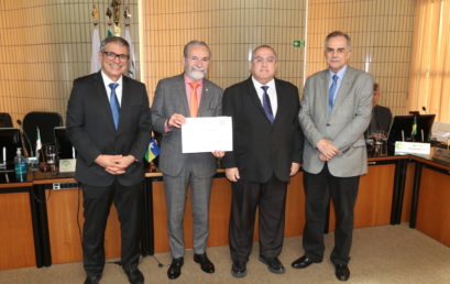 FACERES recebe Selo de Qualidade do Conselho Federal de Medicina em cerimônia na sede em Brasília