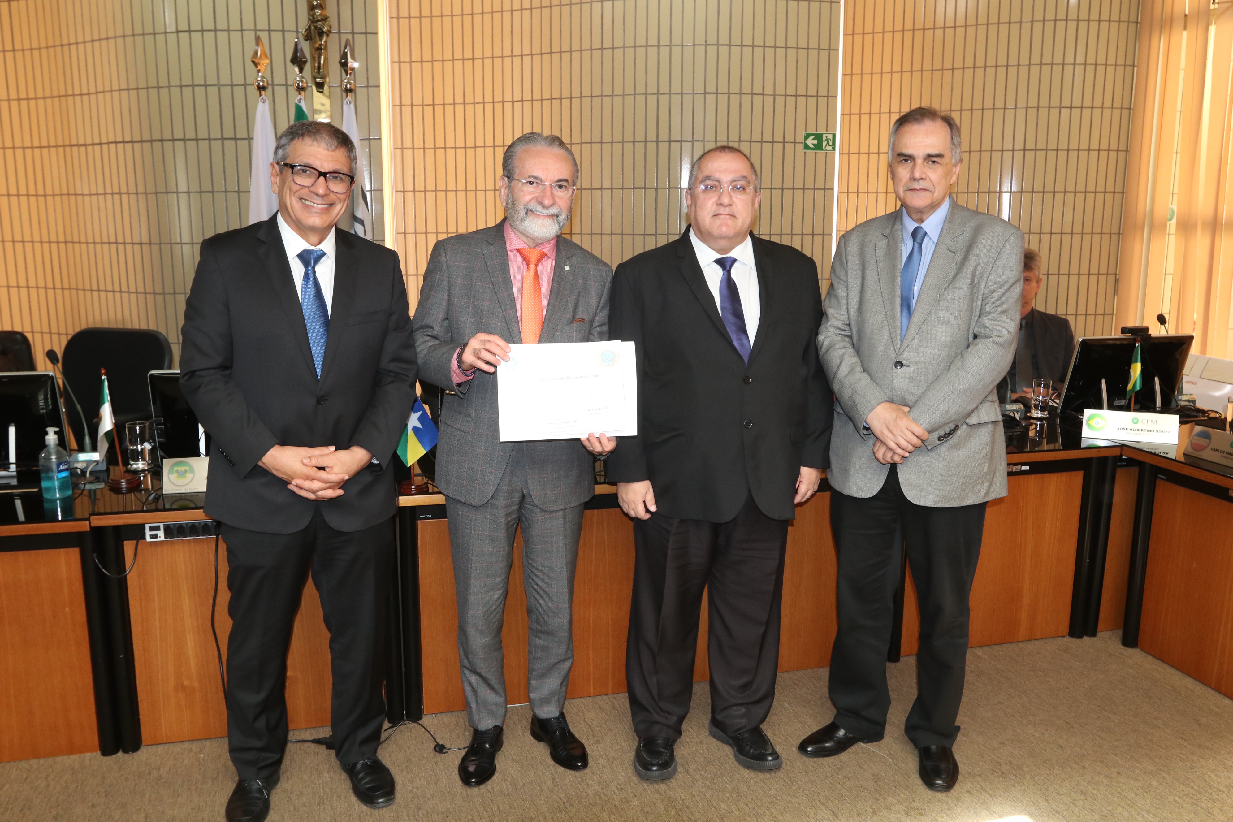 FACERES recebe Selo de Qualidade do Conselho Federal de Medicina em cerimônia na sede em Brasília