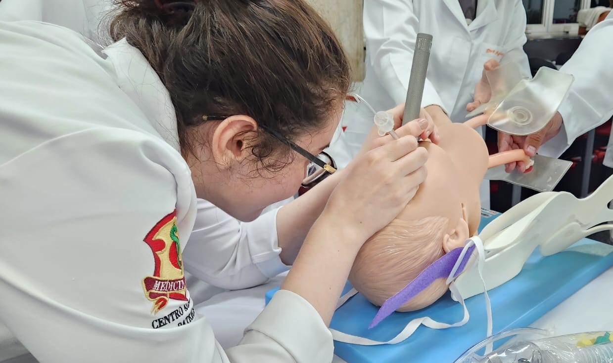 Estudantes do curso de medicina FACERES aprimoram habilidades em Workshop de Intubação Orotraqueal