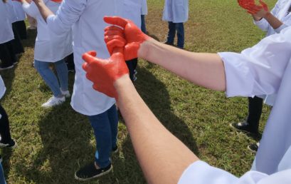 Alunos da 25ª turma de medicina FACERES participam da tradicional aula de higienização das mãos