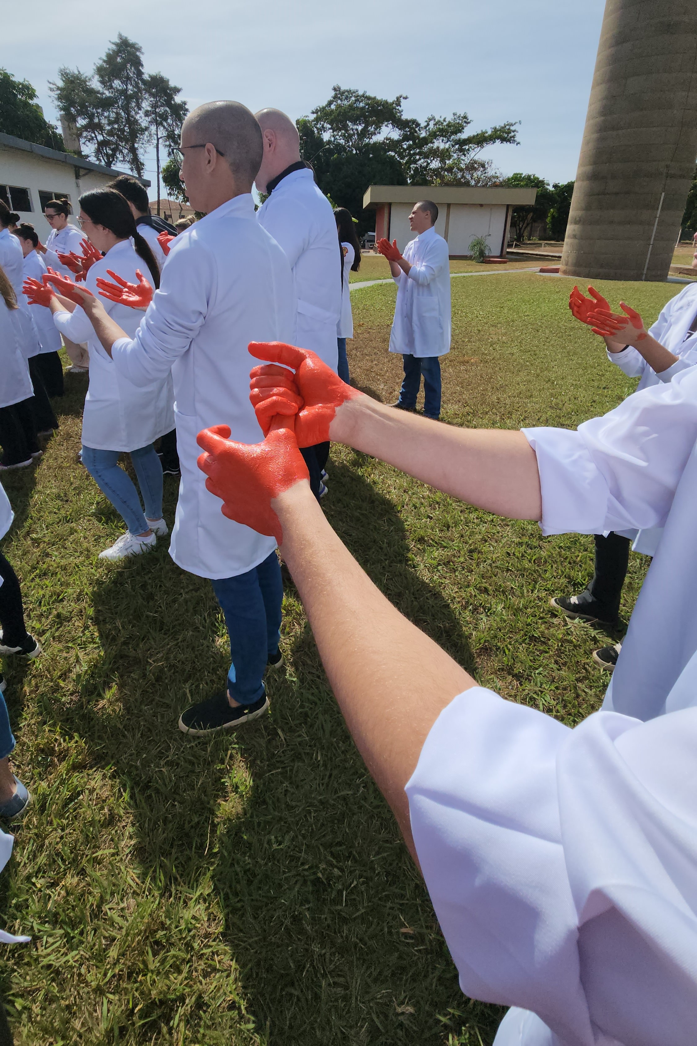 Alunos da 25ª turma de medicina FACERES participam da tradicional aula de higienização das mãos