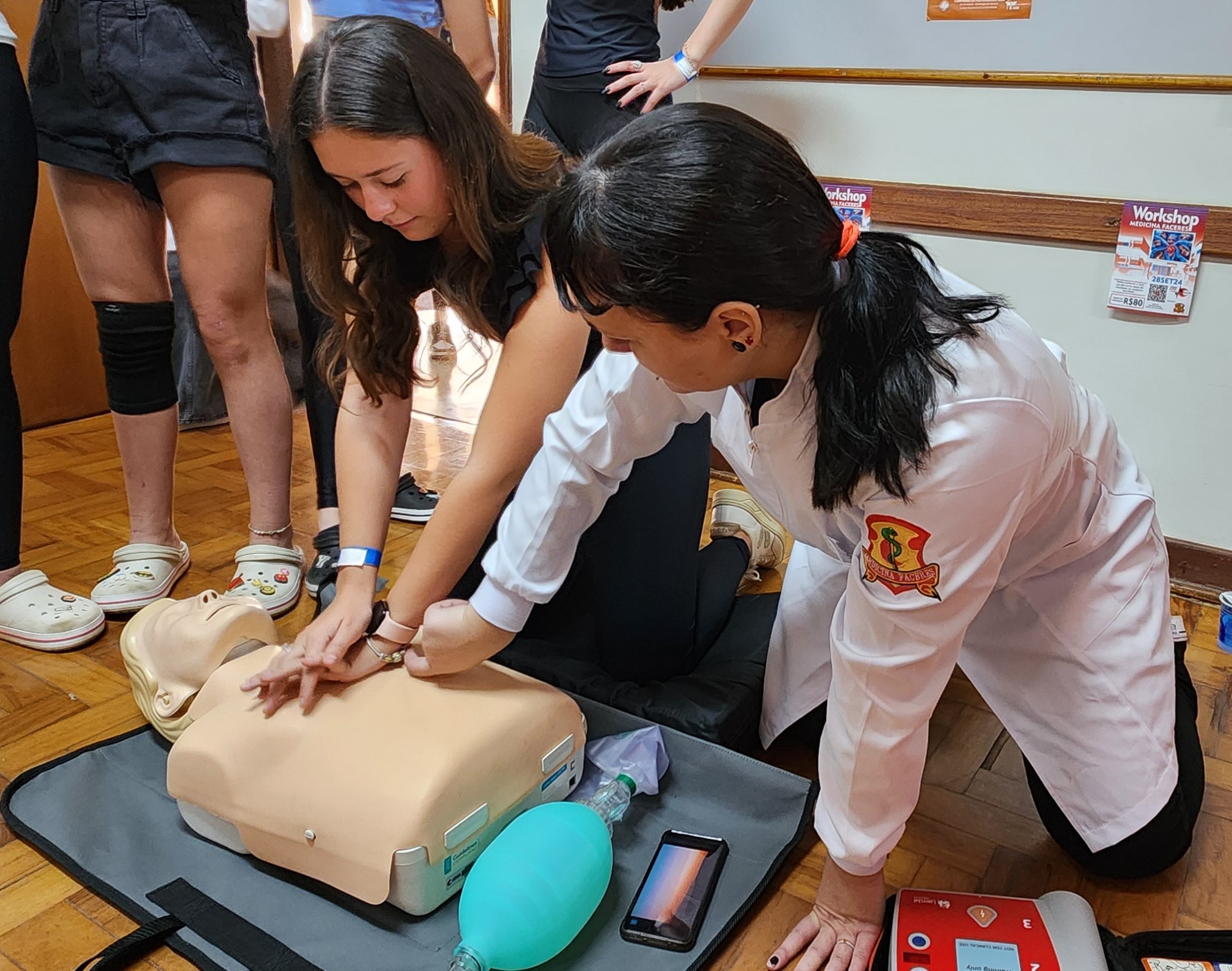 Alunos da faculdade de medicina FACERES marcam presença em feiras de profissões e compartilham conhecimento com estudantes do ensino médio