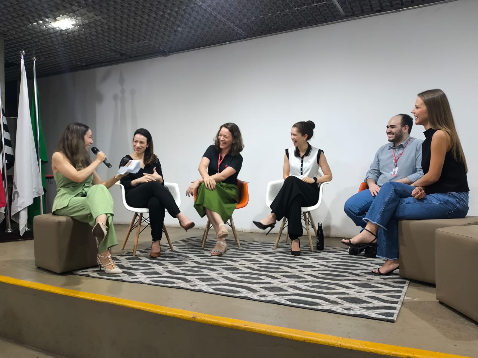 professores discutindo assunto