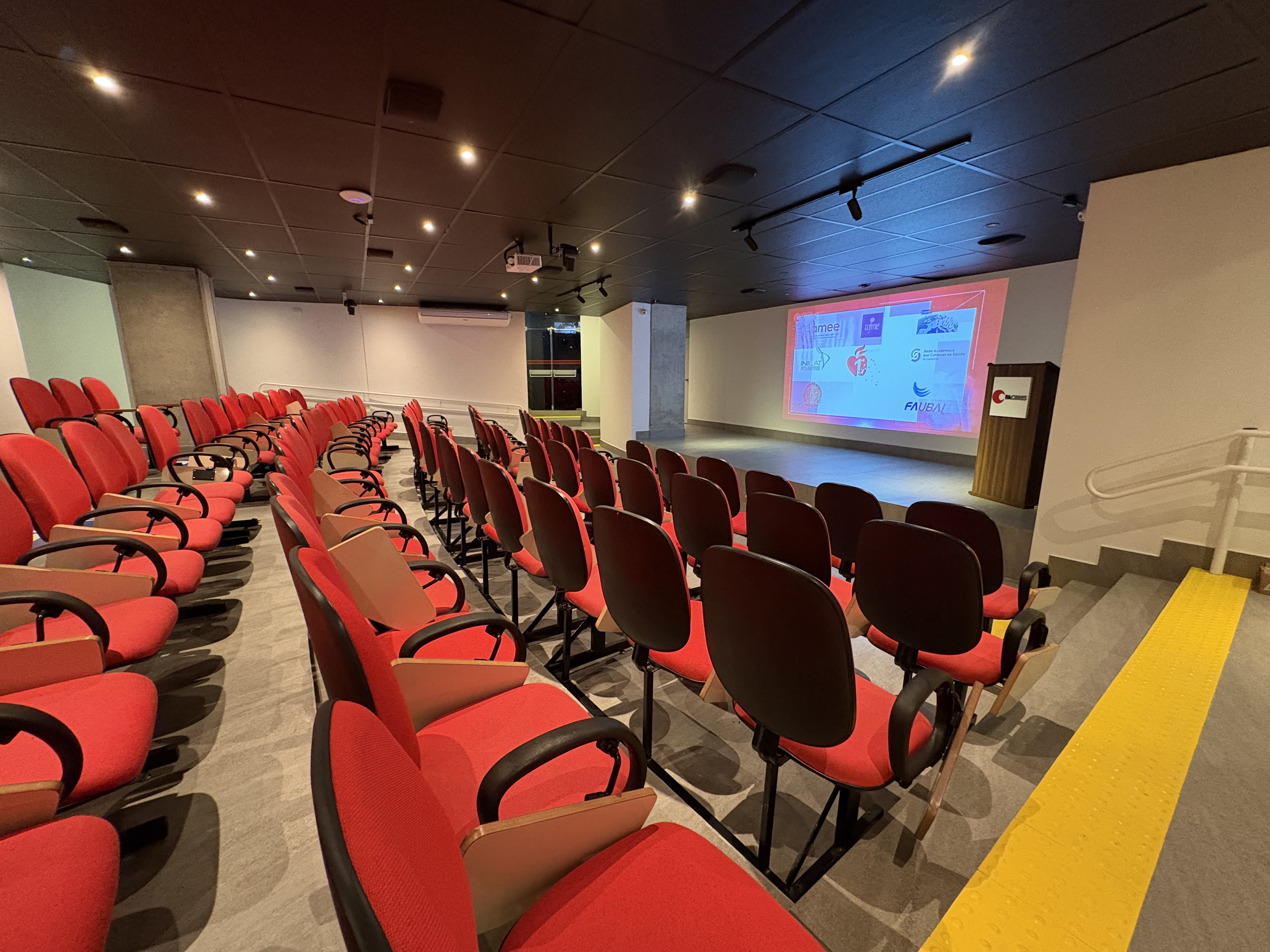 Auditório da Faculdade de Medicina FACERES passa por reforma e ganha melhorias na estrutura e tecnologia Auditório da Faculdade de Medicina FACERES passa por reforma e ganha melhorias na estrutura e tecnologia