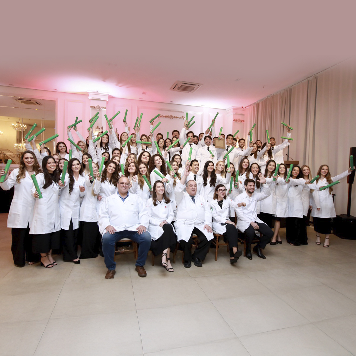 16ª turma de medicina da FACERES celebra formatura com emoção, homenagens e tradição 16ª turma de medicina da FACERES celebra formatura com emoção, homenagens e tradição