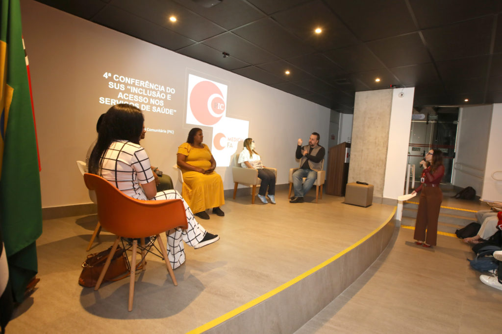 Debate sobre inclusão marca 4ª Conferência do SUS na Faculdade de Medicina FACERES