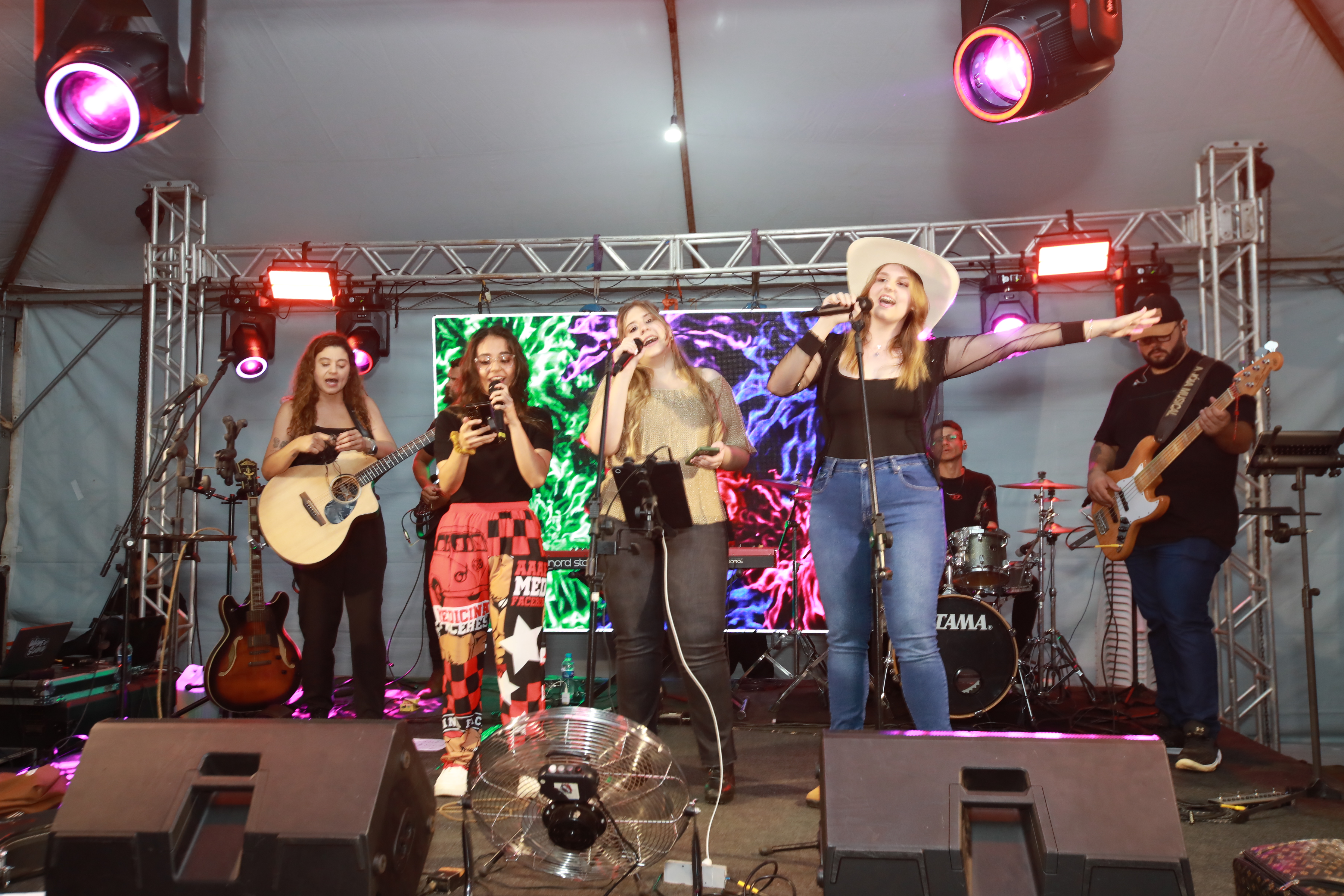 Faculdade de Medicina FACERES celebra talento e conexão em mais uma edição do Palquinho Faculdade de Medicina FACERES celebra talento e conexão em mais uma edição do Palquinho