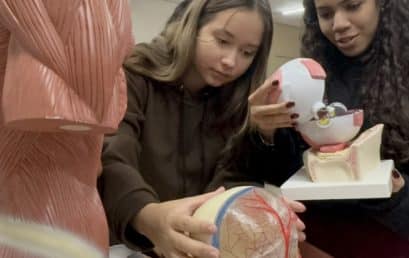 Faculdade de Medicina FACERES leva experiência imersiva da formação médica a mais de 1.400 estudantes em escolas e cursinhos da região